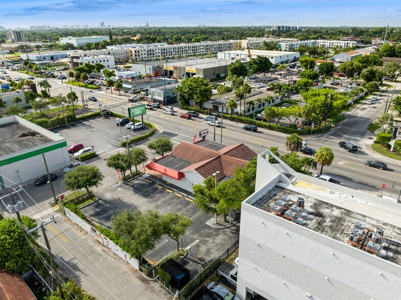7101 SW 8th St, Miami, FL à vendre - Photo du bâtiment - Image 3 de 7