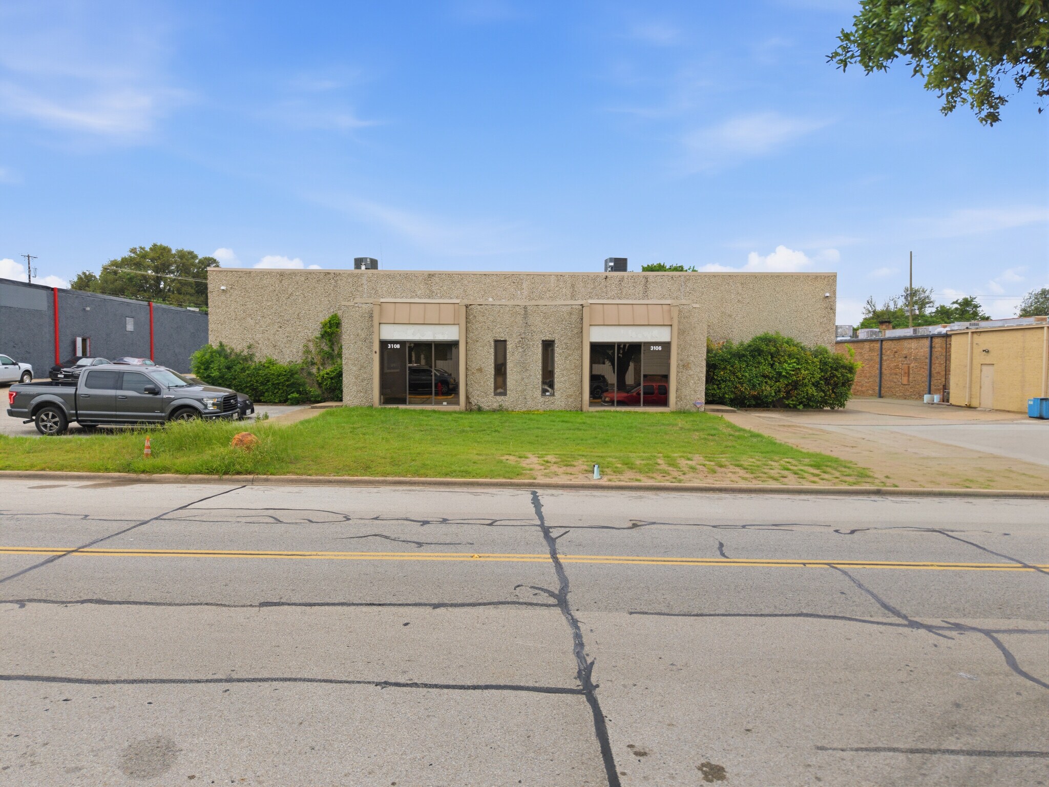 3106-3108 Garden Brook Dr, Farmers Branch, TX à vendre Photo du bâtiment- Image 1 de 19