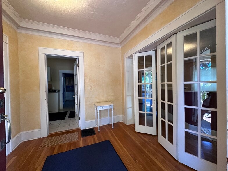 619 NE Roberts Ave, Gresham, OR for lease - Building Photo - Image 3 of 20