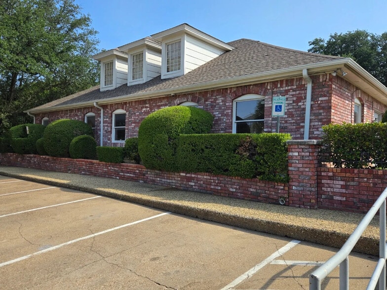 431 Omega Dr, Arlington, TX à louer - Photo du bâtiment - Image 3 de 7