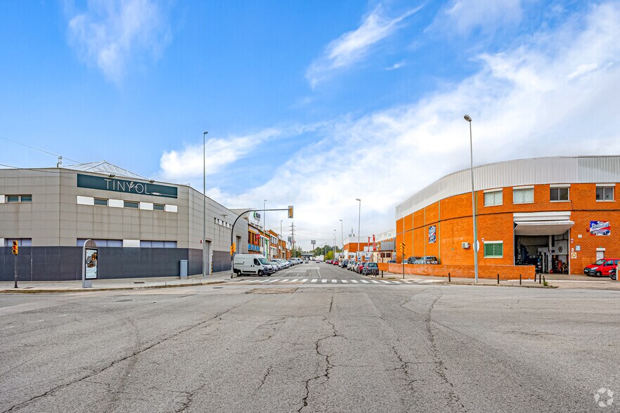 253 Carretera del Mig, L'Hospitalet de Llobregat, Barcelona à vendre - Photo du bâtiment - Image 2 de 4