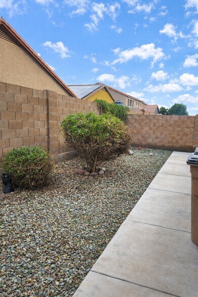 15456 W Morning Glory St, Goodyear, AZ à vendre - Photo du bâtiment - Image 2 de 22