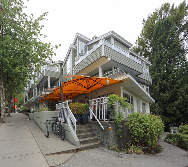 Plus de détails pour 4390 Gallant Ave, North Vancouver District, BC - Bureau/Commerce de détail à louer