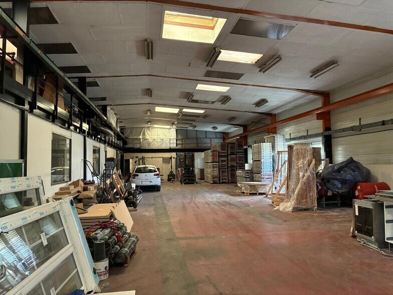 Local d'activités dans Bezons à vendre - Photo du bâtiment - Image 2 de 8