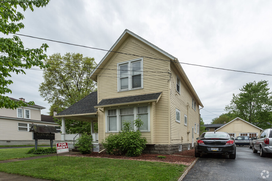 407 Front St, Berea, OH à vendre - Photo principale - Image 1 de 3