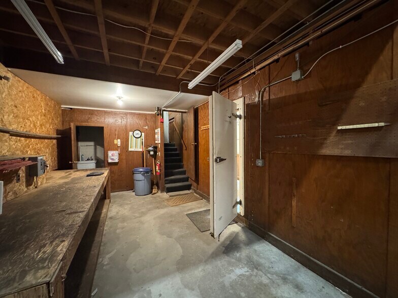 1678 E Main Rd, Portsmouth, RI à louer - Photo du bâtiment - Image 3 de 4