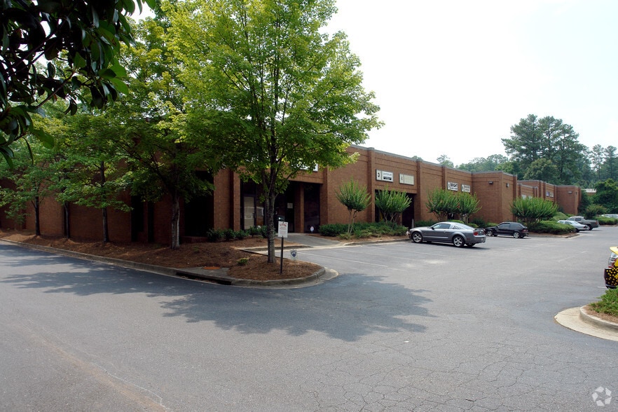 3065 McCall Dr, Doraville, GA for lease - Building Photo - Image 3 of 16