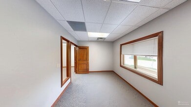 11620 Arbor St, Omaha, NE for lease Interior Photo- Image 2 of 9