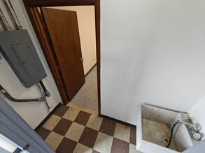 719 W Chestnut St, Bloomington, IL for lease Interior Photo- Image 2 of 13