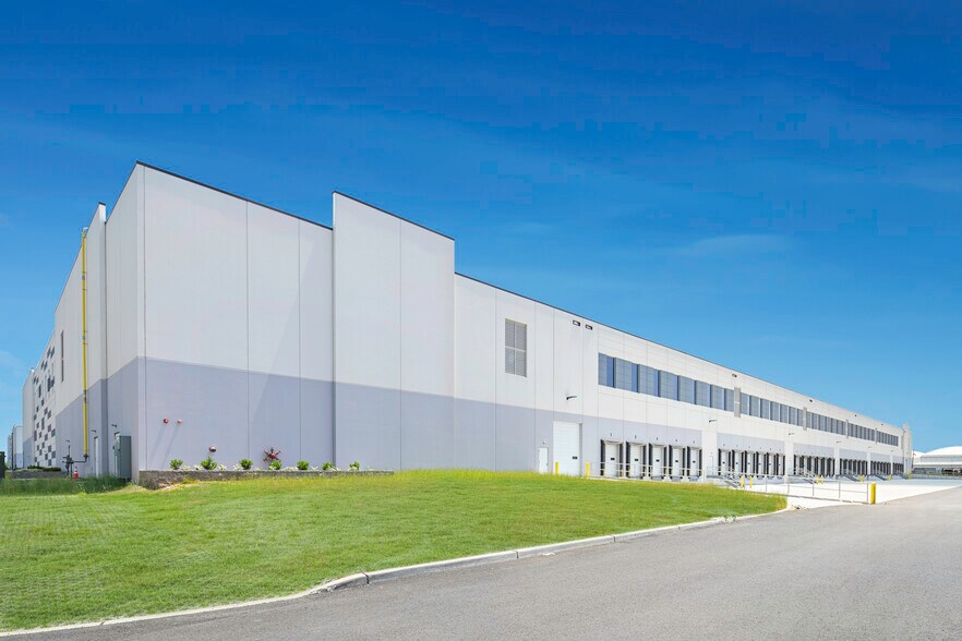 650 Federal Blvd, Carteret, NJ à louer - Photo du bâtiment - Image 2 de 18