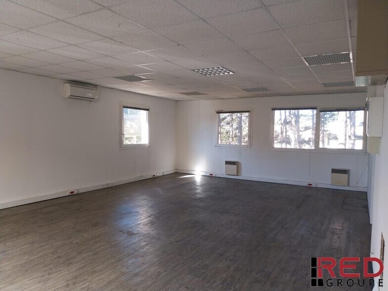 Office in Vitrolles for lease - Interior Photo - Image 3 of 5