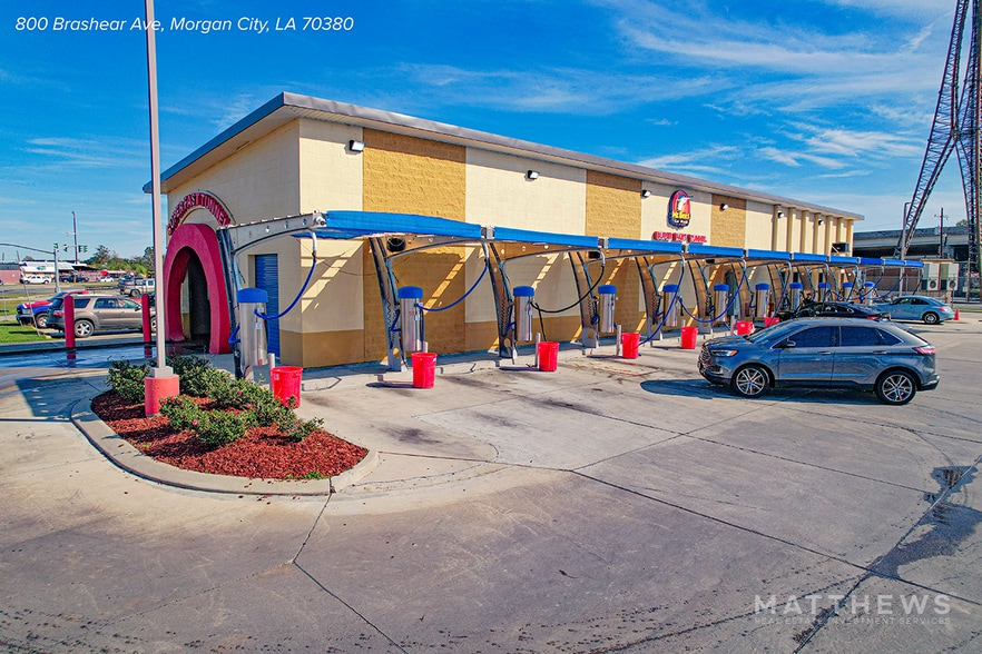 Mr. Bees Car Wash portfolio of 4 properties for sale on LoopNet.ca - Building Photo - Image 1 of 8