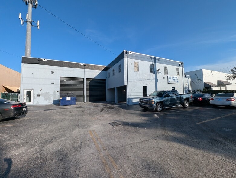 1601 NW 97th Ave, Doral, FL à louer - Photo principale - Image 1 de 15