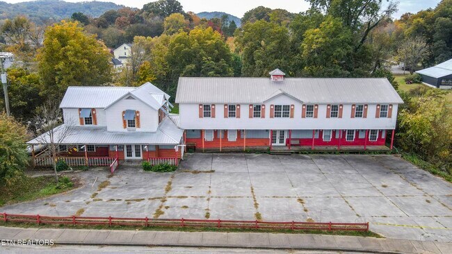 Plus de détails pour 390 Cherohala Skwy, Tellico Plains, TN - Commerce de détail à vendre