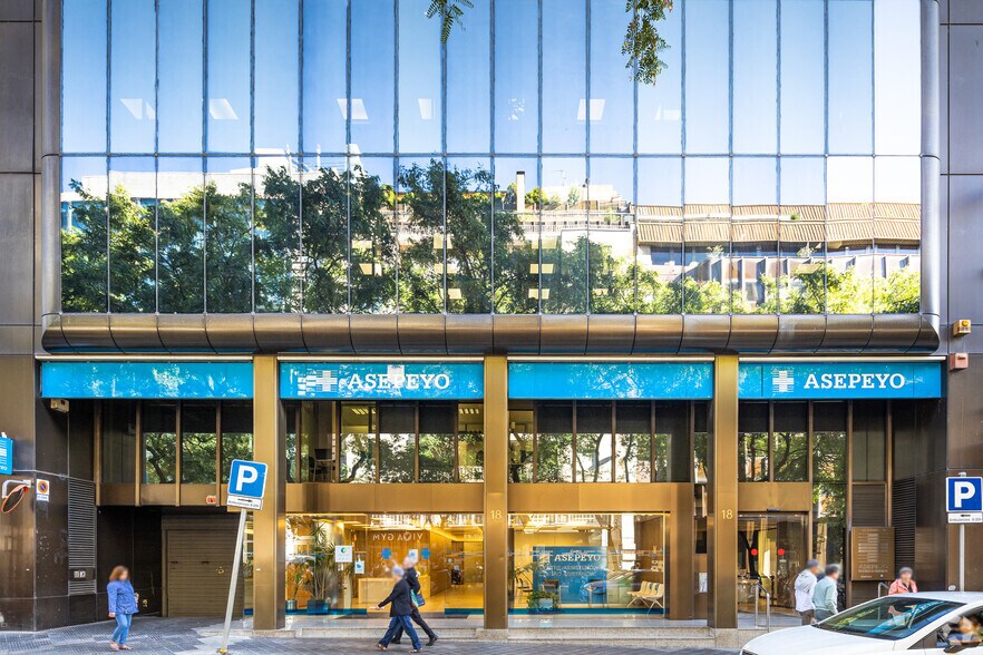 Via Augusta, 18, Barcelone, Barcelona à louer - Photo du bâtiment - Image 3 de 3