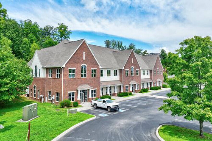 1750 Commons Point Dr, Knoxville, TN à louer - Photo du bâtiment - Image 2 de 12