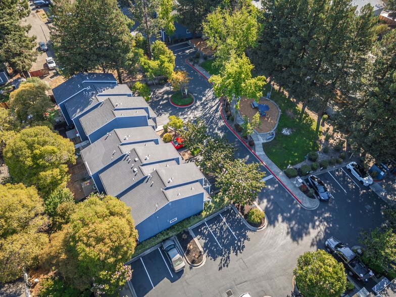 801 Dutton Ave, Santa Rosa, CA à vendre - Photo du bâtiment - Image 2 de 29