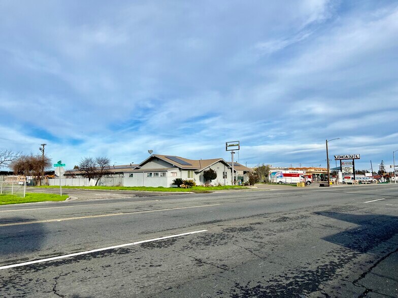 2639 N Wilson Way, Stockton, CA à vendre - Photo du bâtiment - Image 3 de 24