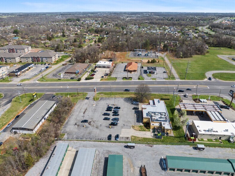 1826 Fort Campbell Blvd, Clarksville, TN à louer - Photo du bâtiment - Image 3 de 18