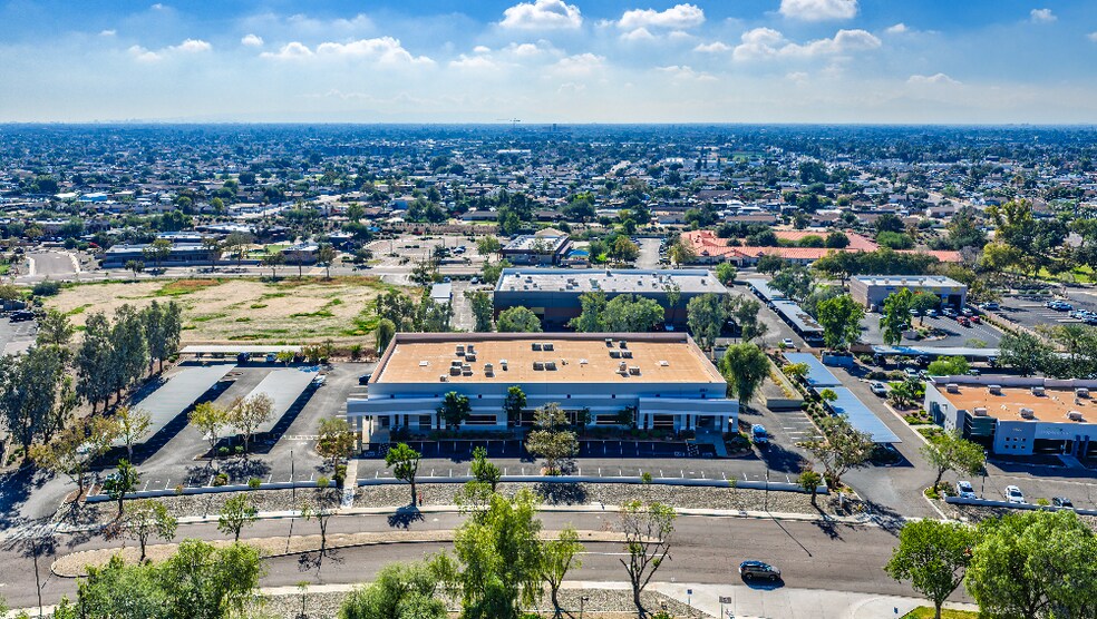 5811 W Talavi Blvd, Glendale, AZ à louer - Photo du bâtiment - Image 2 de 6