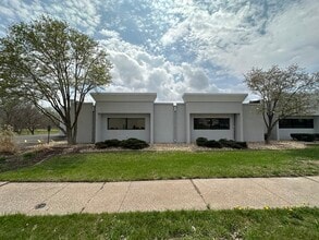 805 W 35th St, Davenport, IA for lease Building Photo- Image 2 of 4