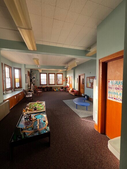 225 Cleveland Ave S, Saint Paul, MN à vendre - Photo du bâtiment - Image 3 de 6