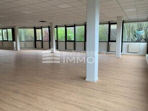 Flex in Nanterre for lease Interior Photo- Image 1 of 2