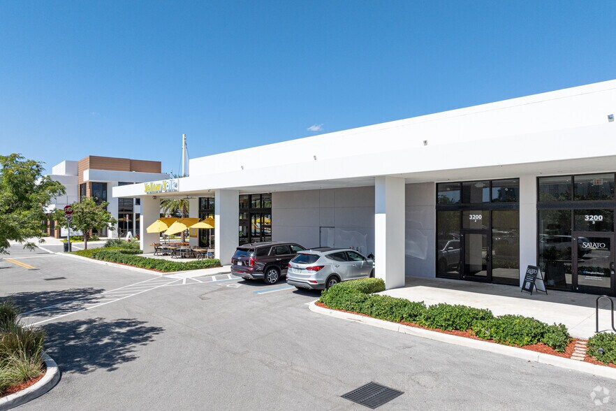 3206 E Atlantic Blvd, Pompano Beach, FL à louer - Photo du bâtiment - Image 3 de 5