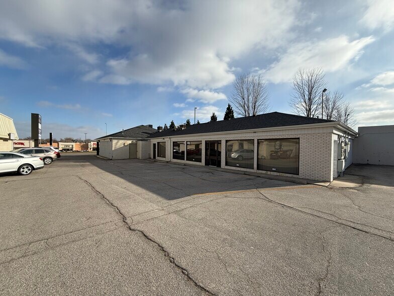 443 N 48th St, Lincoln, NE for lease - Building Photo - Image 1 of 6