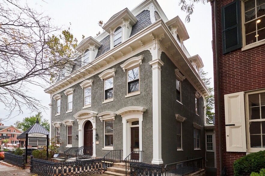 68 E Court St, Doylestown, PA à louer - Photo du bâtiment - Image 2 de 14