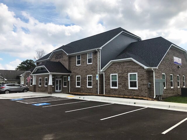 8253 Crown Colony Pkwy, Mechanicsville, VA à louer - Photo du bâtiment - Image 2 de 5