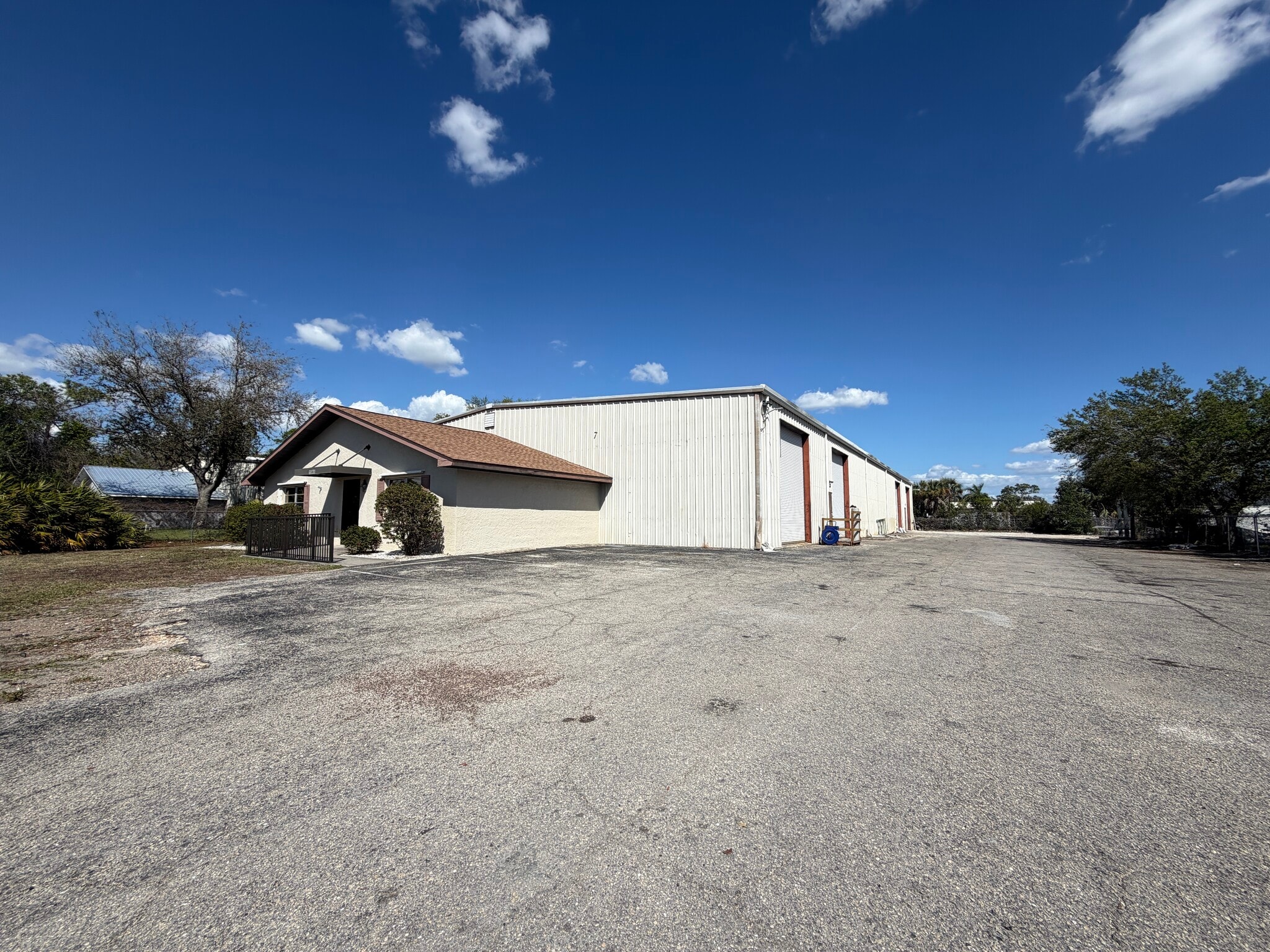 15865 Brothers Ct, Fort Myers, FL for lease Primary Photo- Image 1 of 11
