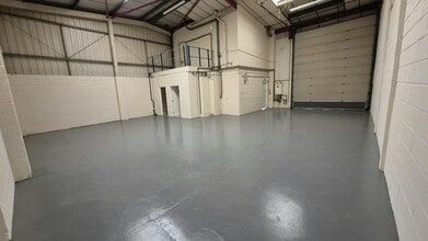 Kendal Ave, London for lease Interior Photo- Image 1 of 2