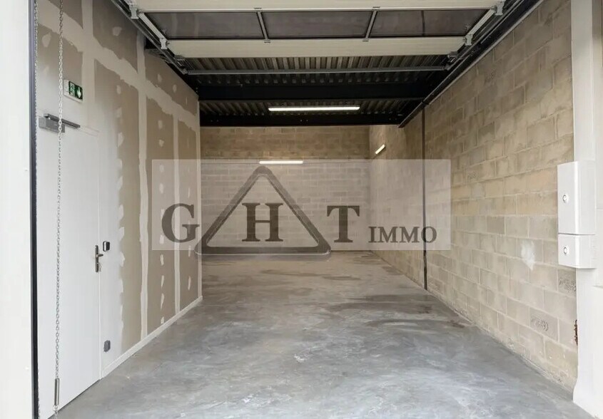 Industriel dans Saint-Pierre-du-Perray à louer - Photo intérieure - Image 2 de 4