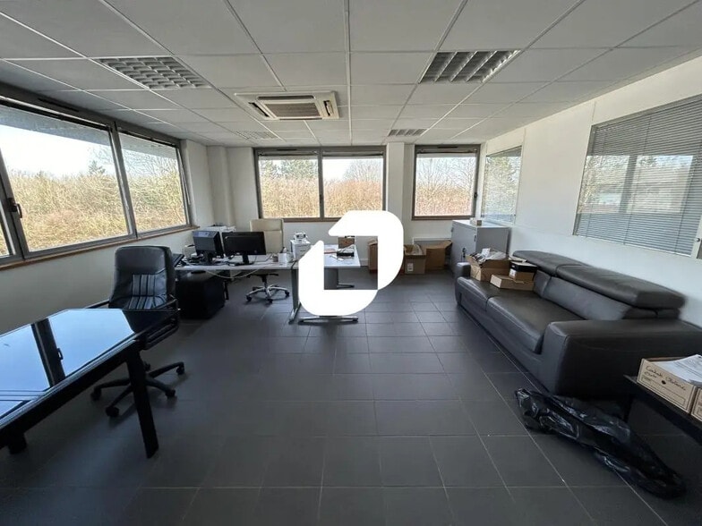 Bureau dans Tigery à louer - Photo intérieure - Image 2 de 5