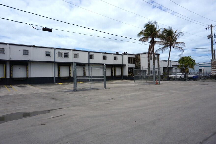 6960-7000 NW 36th Ave, Miami, FL à louer - Photo principale - Image 1 de 13