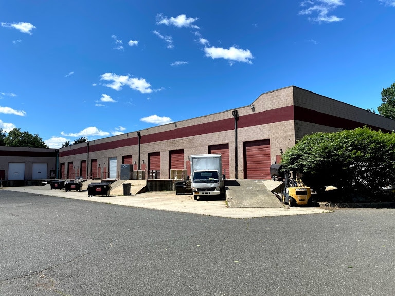 300 Corporate Dr, Blauvelt, NY for lease - Building Photo - Image 3 of 14