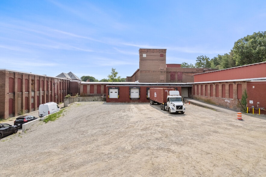 56 Sterling St, Clinton, MA à louer - Photo du bâtiment - Image 3 de 40