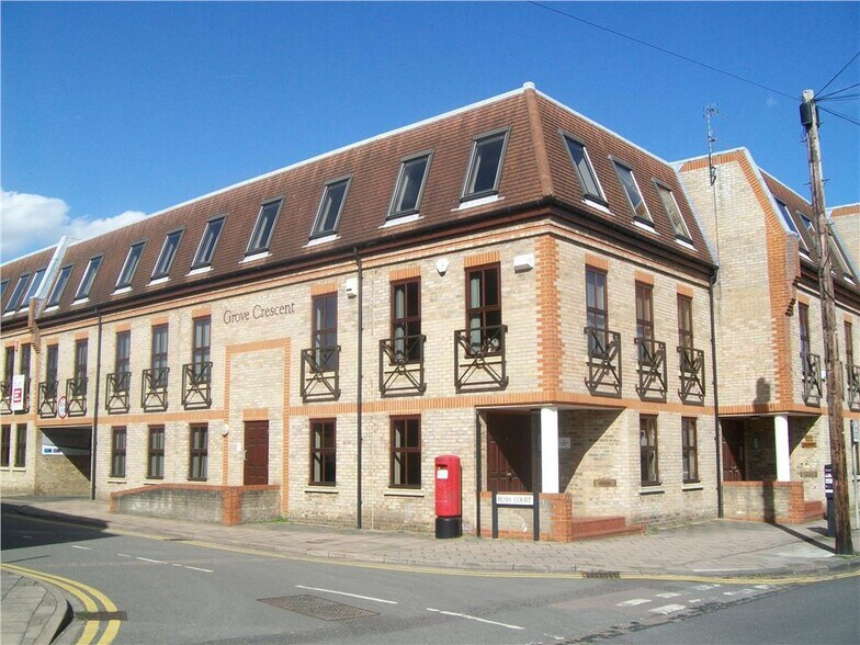 18 Grove Pl, Bedford à louer - Photo du bâtiment - Image 1 de 1