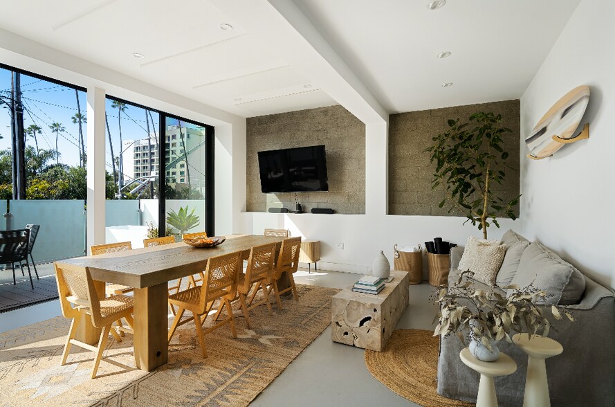 2210 Main St, Santa Monica, CA à louer - Photo du bâtiment - Image 1 de 14