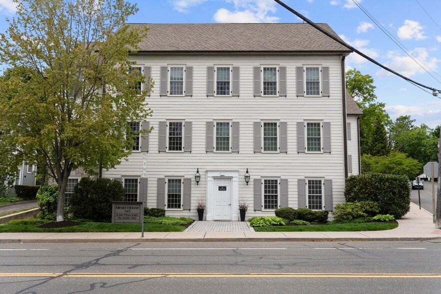 745 Boston Post Rd, Darien, CT à vendre - Photo du bâtiment - Image 2 de 39