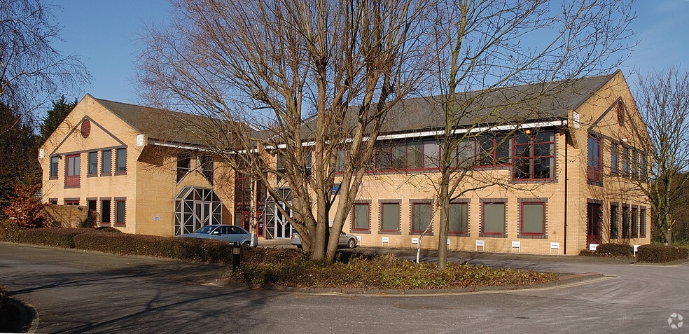 Waterside Dr, Slough for lease - Building Photo - Image 3 of 5