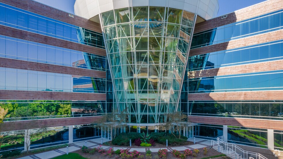 2501 Blue Ridge Rd, Raleigh, NC à louer - Photo du bâtiment - Image 3 de 20