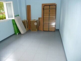 Plus de détails pour Multi-résidentiel à vendre