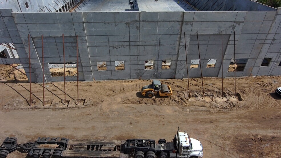 W Airport Blvd, Sanford, FL à louer - Vidéo sur l’inscription commerciale - Image 2 de 8