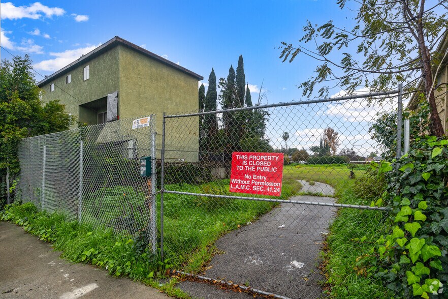 Approved (RTi) for 86 units with surface parking, Van Nuys, CA à vendre - Photo du bâtiment - Image 3 de 17