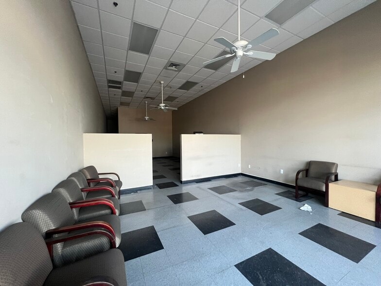 777 E Thunderbird Rd, Phoenix, AZ for lease - Interior Photo - Image 2 of 9