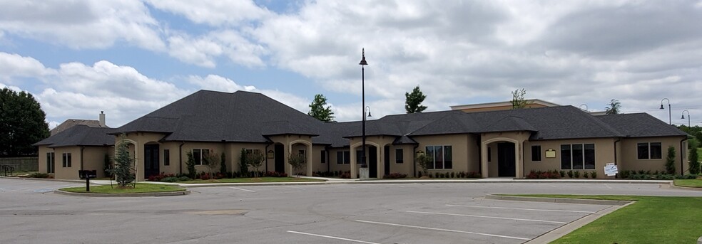 2297 N 9th St, Broken Arrow, OK for lease - Building Photo - Image 1 of 8