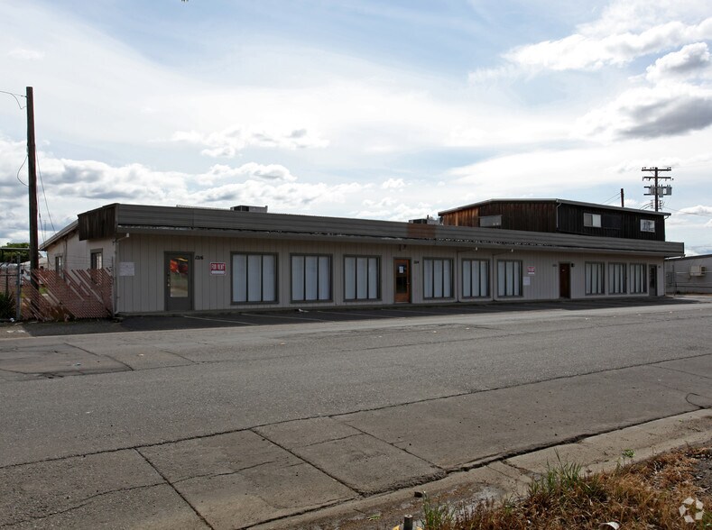 1212-1216 Kentucky Ave, Woodland, CA à louer - Photo du bâtiment - Image 2 de 3