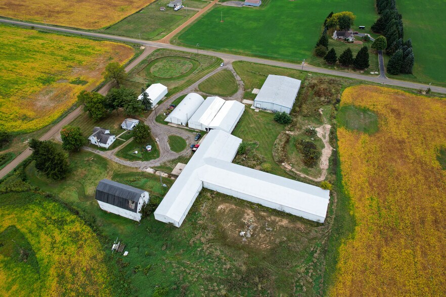 6924 Peck Rd, Eaton Rapids, MI à louer - Aérien - Image 2 de 6
